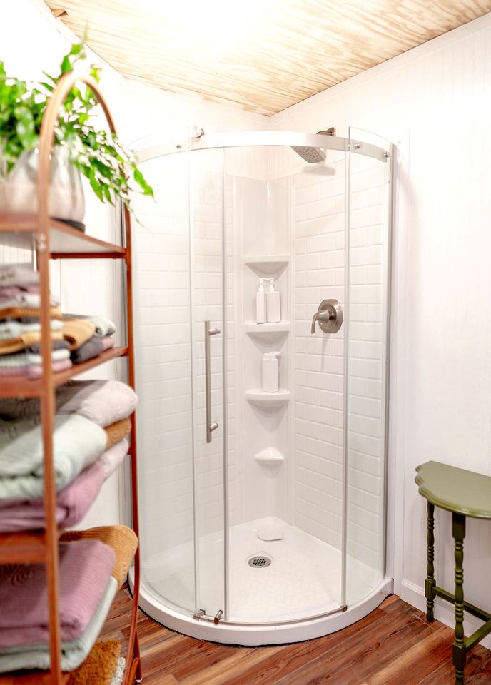 Gorgeous Yurt on a Beautiful Farm with Incredible Views for a Unique Glamping Getaway near North Tazewell, Virginia