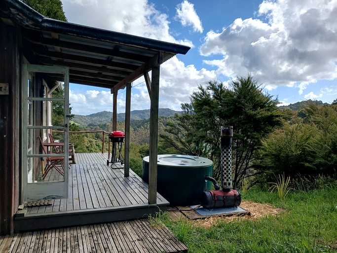 Incredible Off-Grid Cabin with Breathtaking Views for a Peaceful Escape in Nature near Whangarei, New Zealand