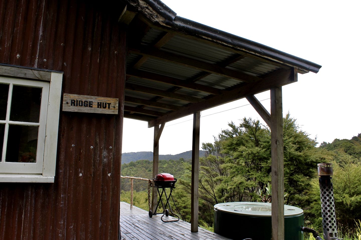 Incredible Off-Grid Cabin with Breathtaking Views for a Peaceful Escape in Nature near Whangarei, New Zealand