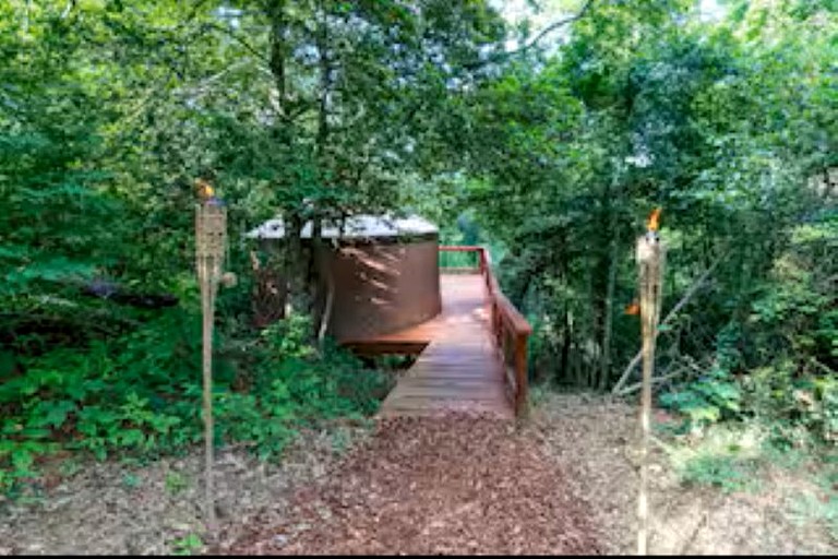 Yurts (United States of America, Cullowhee, North Carolina)