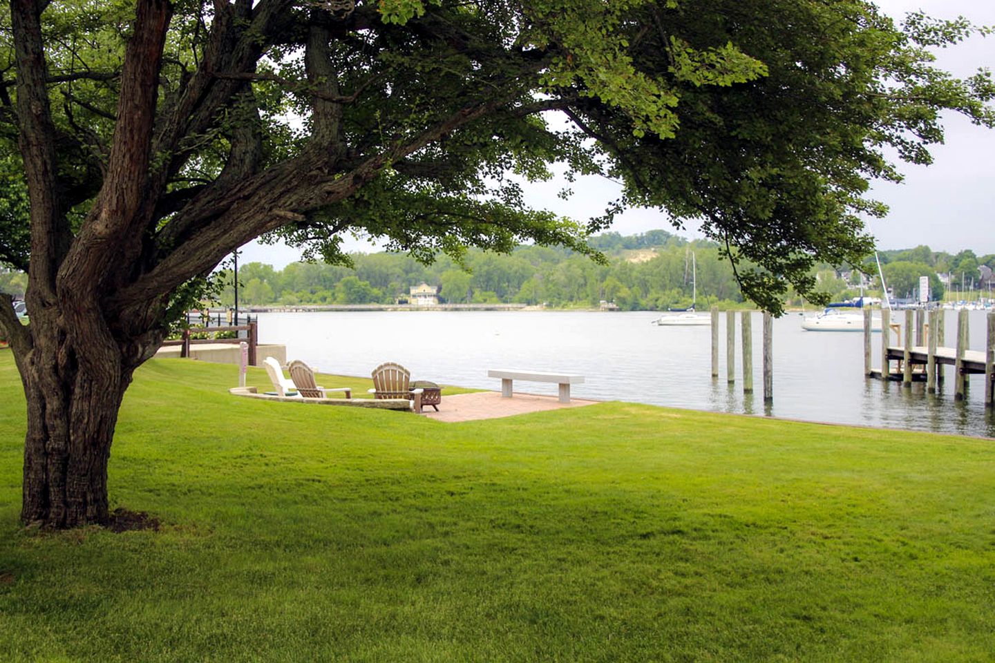 Spacious Lakeside Boathouse Cottage for an Unforgettable Family Getaway in Macatawa, Michigan