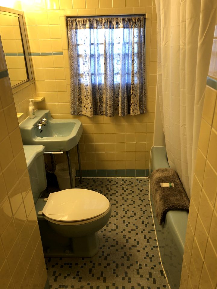 Spacious Lakeside Boathouse Cottage for an Unforgettable Family Getaway in Macatawa, Michigan