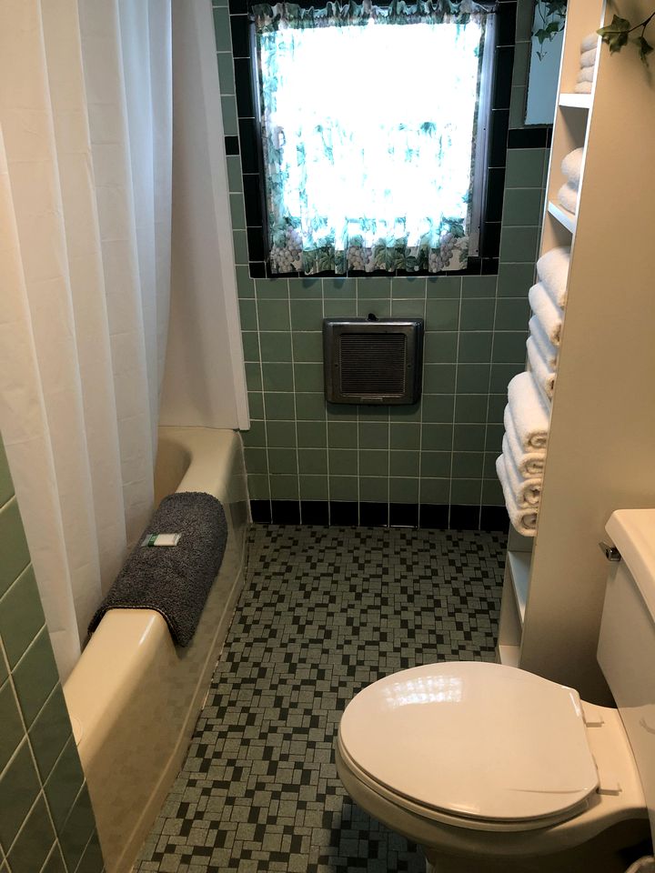 Spacious Lakeside Boathouse Cottage for an Unforgettable Family Getaway in Macatawa, Michigan