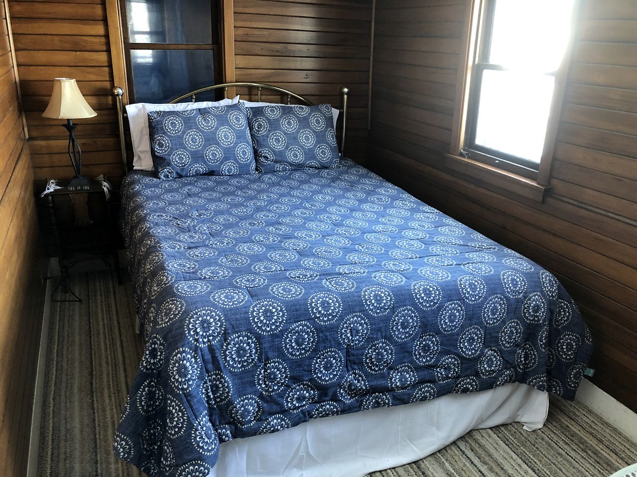 Spacious Lakeside Boathouse Cottage for an Unforgettable Family Getaway in Macatawa, Michigan