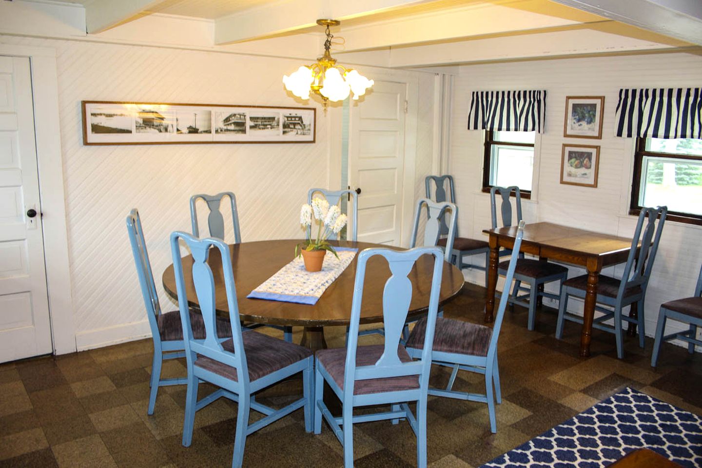 Spacious Lakeside Boathouse Cottage for an Unforgettable Family Getaway in Macatawa, Michigan