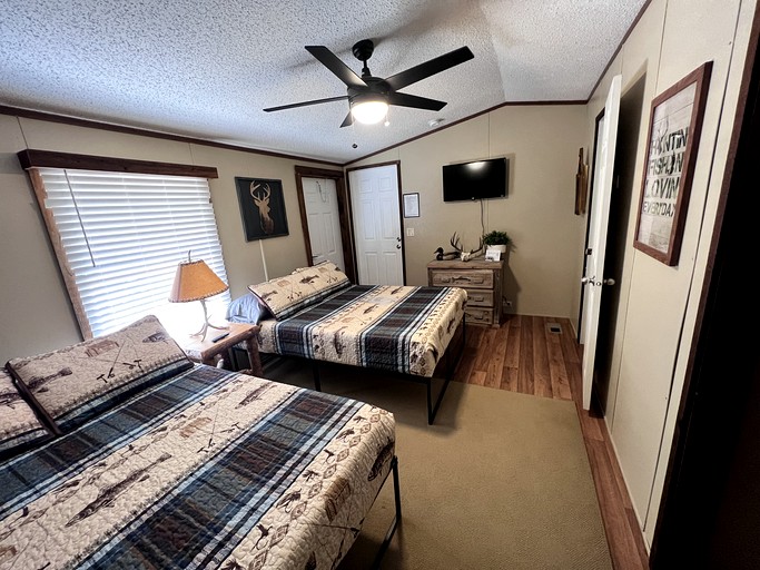 4 Person Lodge | Vacation Rentals (Kingston, Oklahoma, United States of America)