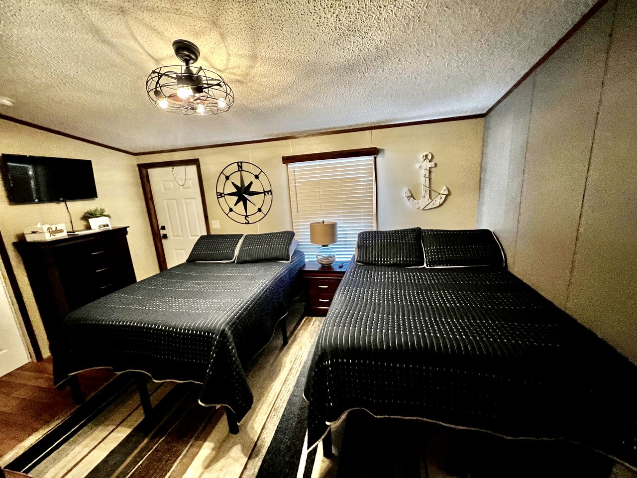 Charming Lodge Suite for Four with Fishing and Hiking for an Amazing Family Vacation near Kingston, Oklahoma