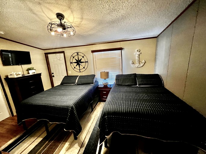 4 Person Lodge | Vacation Rentals (Kingston, Oklahoma, United States of America)