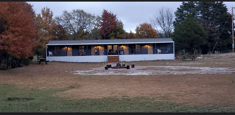 4 Person Lodge | Vacation Rentals (Kingston, Oklahoma, United States of America)