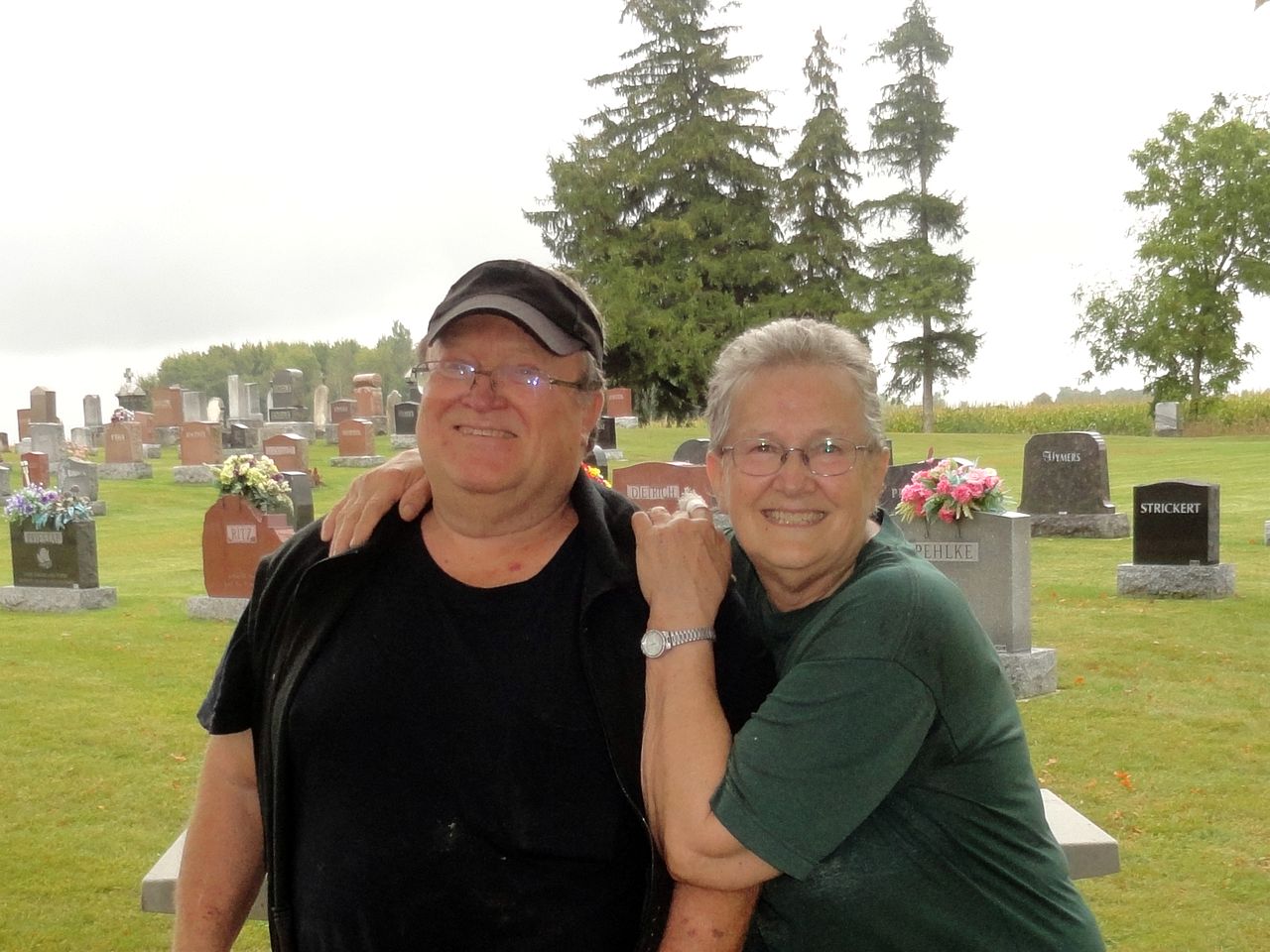 Cute Cozy Tiny House Surrounded by Trees for a Unique Couples Escape in Mt Forest, Ontario