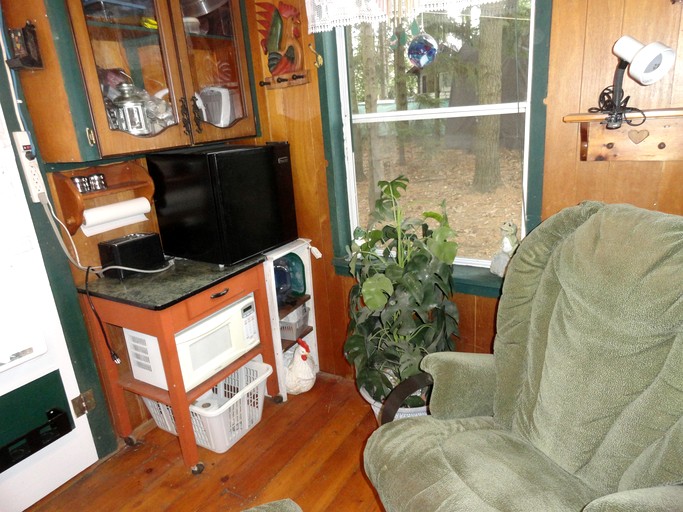 Tiny Houses (Canada, --, Ontario)