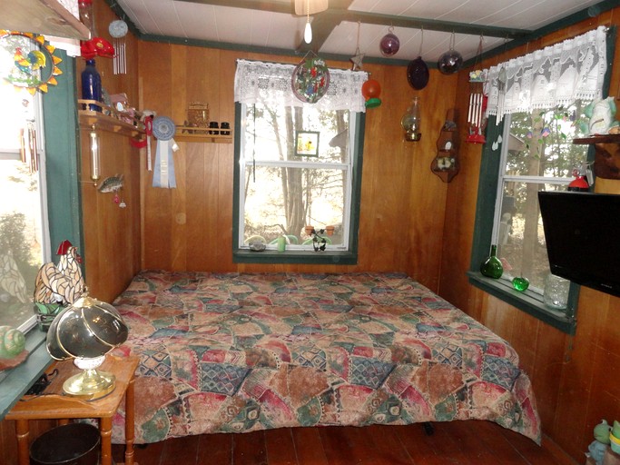 Tiny Houses (Canada, --, Ontario)