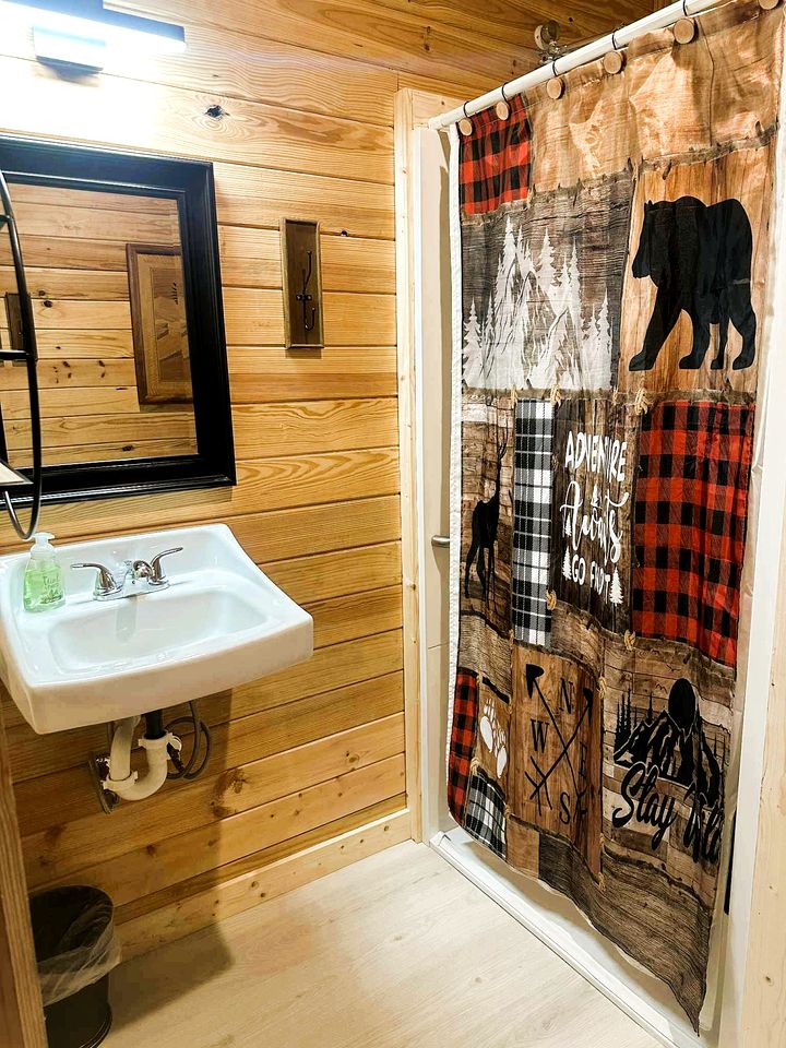 Incredible ADA-Compliant Cabin for a Relaxing Getaway in Newland, North Carolina