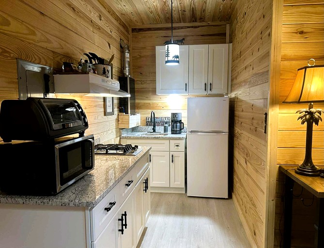 Cabins (United States of America, Newland, North Carolina)