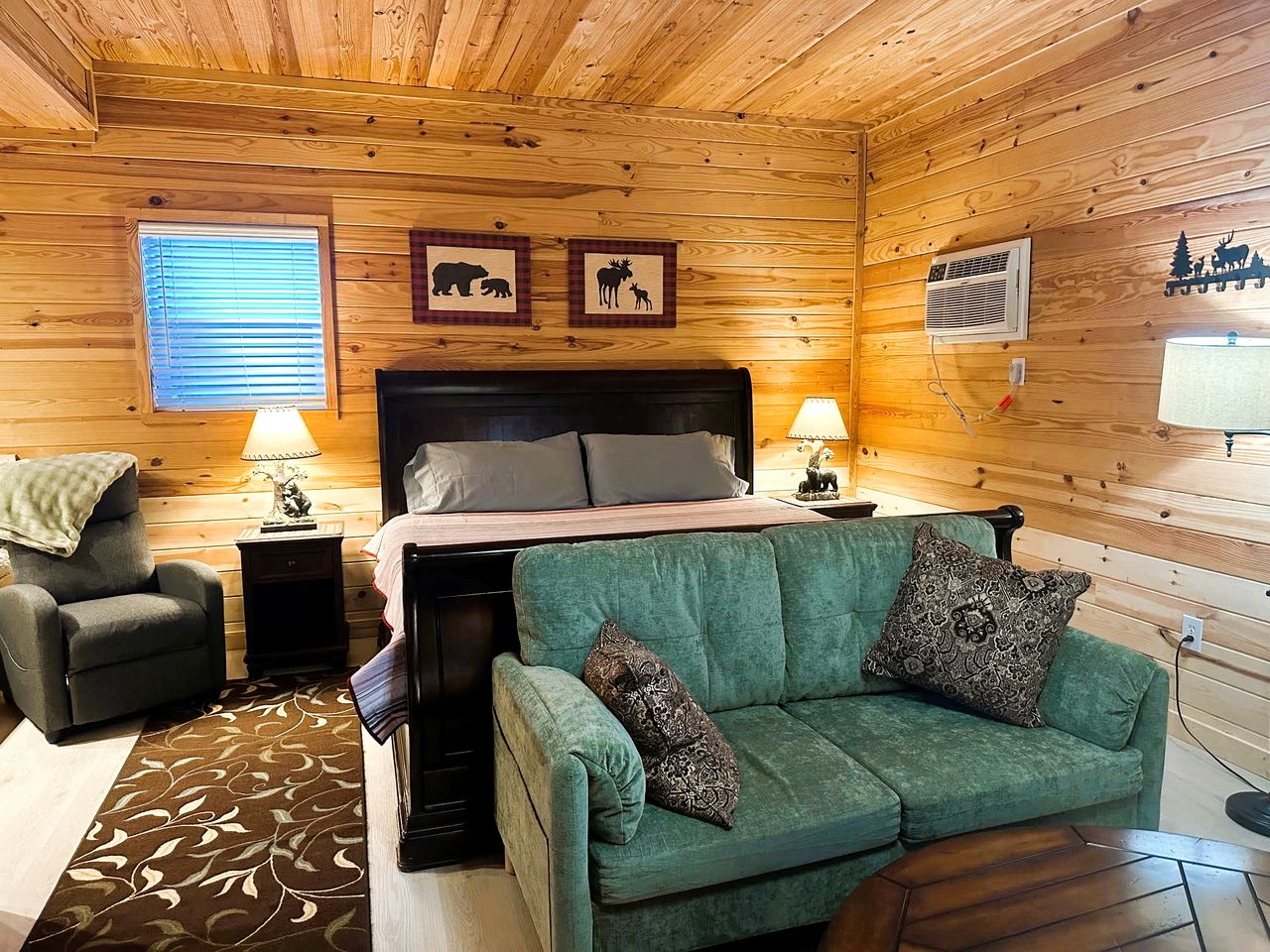Incredible ADA-Compliant Cabin for a Relaxing Getaway in Newland, North Carolina