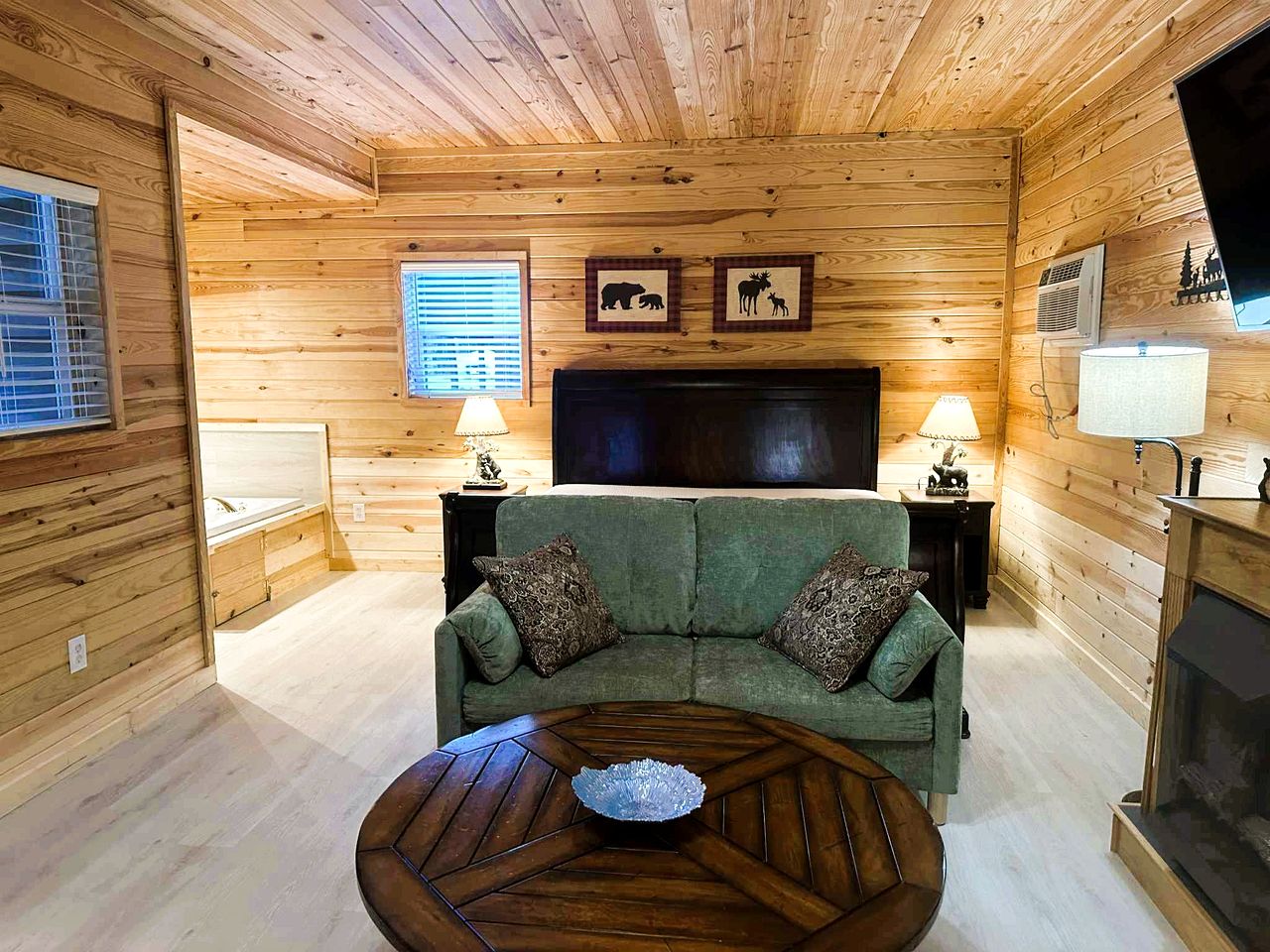 Incredible ADA-Compliant Cabin for a Relaxing Getaway in Newland, North Carolina