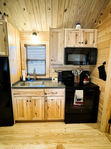 Cabins (United States of America, Newland, North Carolina)