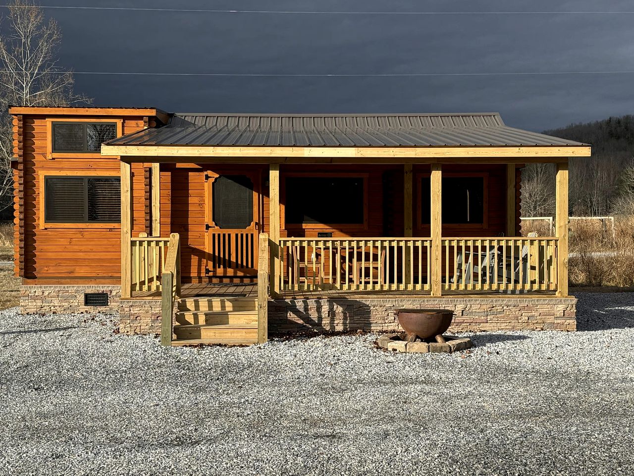 Cozy Modern Cabin with Stunning Mountain Views near Spruce Pine, North Carolina