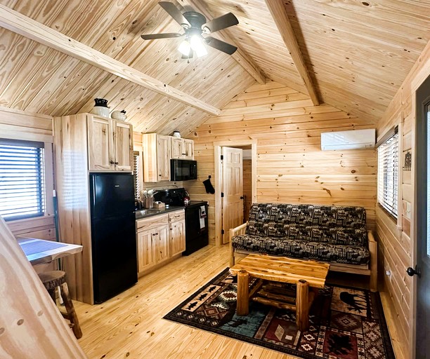 Cabins (United States of America, Newland, North Carolina)