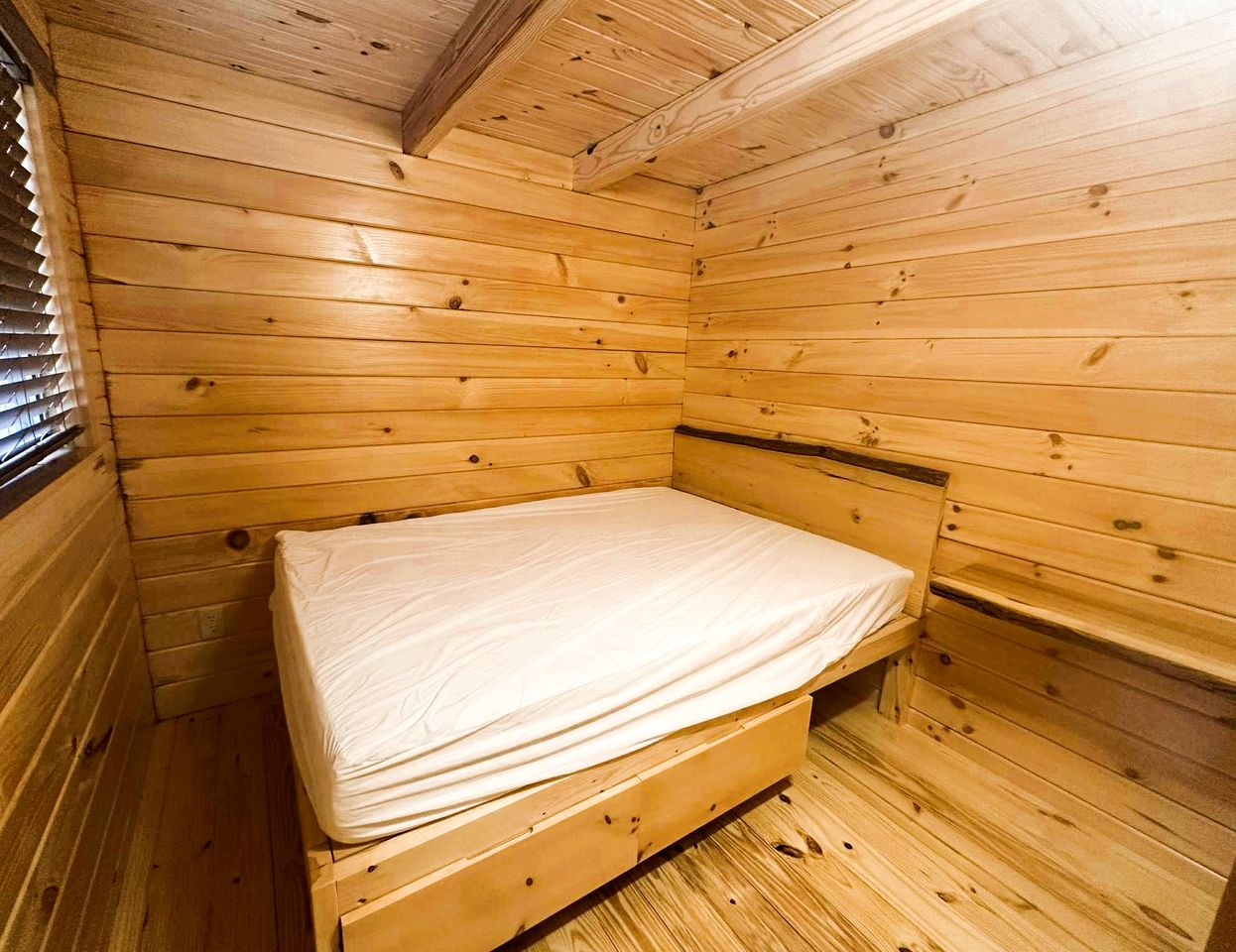 Cozy Modern Cabin with Stunning Mountain Views near Spruce Pine, North Carolina