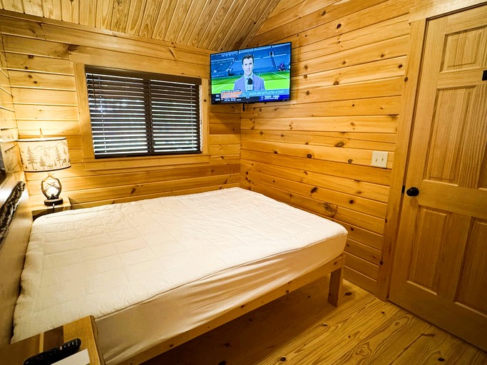 Cabins (United States of America, Newland, North Carolina)