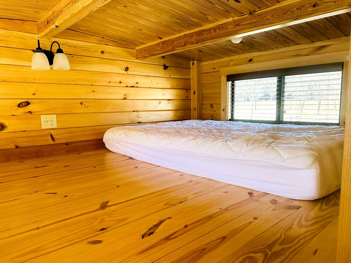 Cabins (United States of America, Newland, North Carolina)