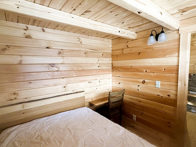 Cabins (United States of America, Newland, North Carolina)