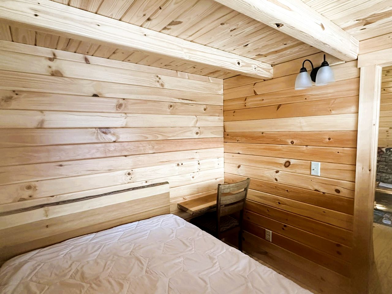 Beautiful New Cabin near the North Toe River for a Peaceful Getaway in North Carolina