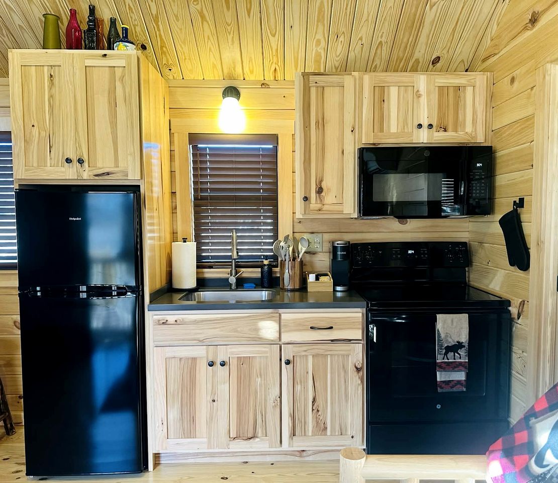 Beautiful New Cabin near the North Toe River for a Peaceful Getaway in North Carolina