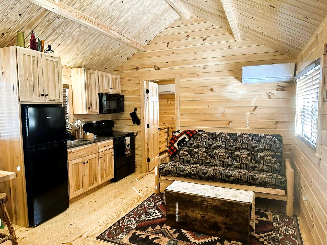 Beautiful New Cabin near the North Toe River for a Peaceful Getaway in North Carolina