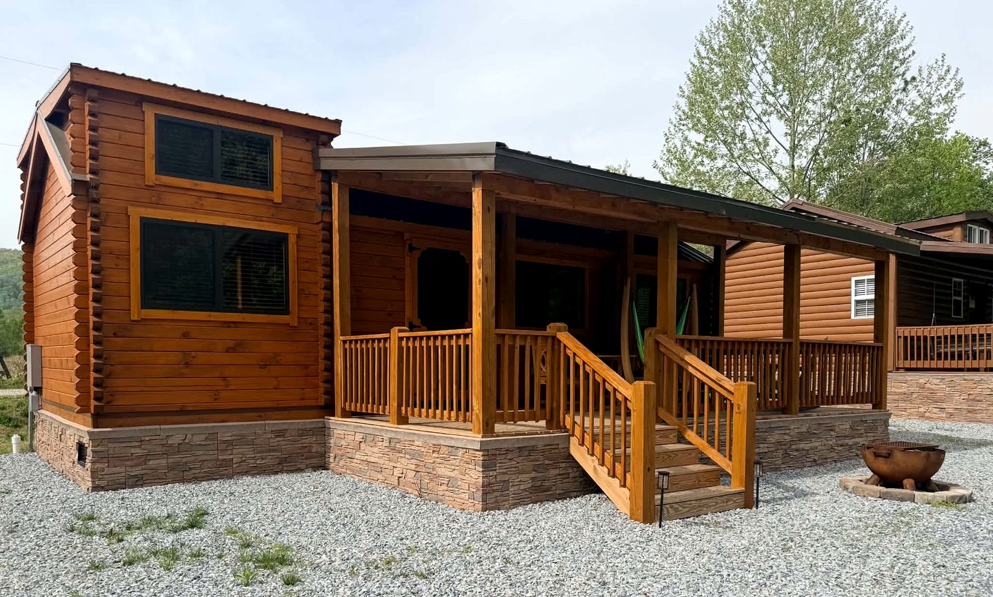 Cabins (United States of America, Newland, North Carolina)