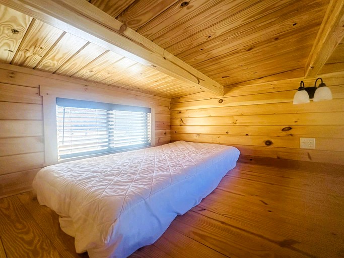 Cabins (United States of America, Newland, North Carolina)