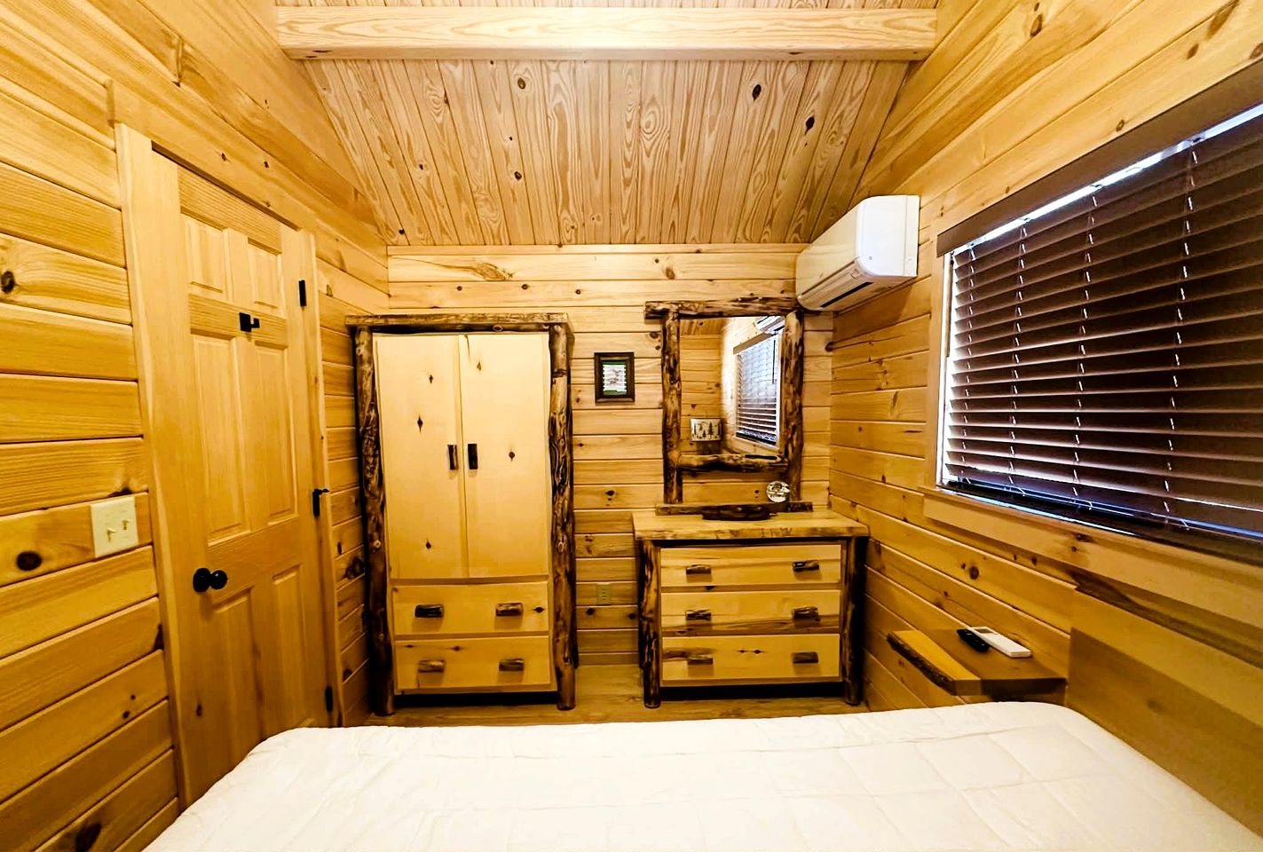 Beautiful New Cabin near the North Toe River for a Peaceful Getaway in North Carolina