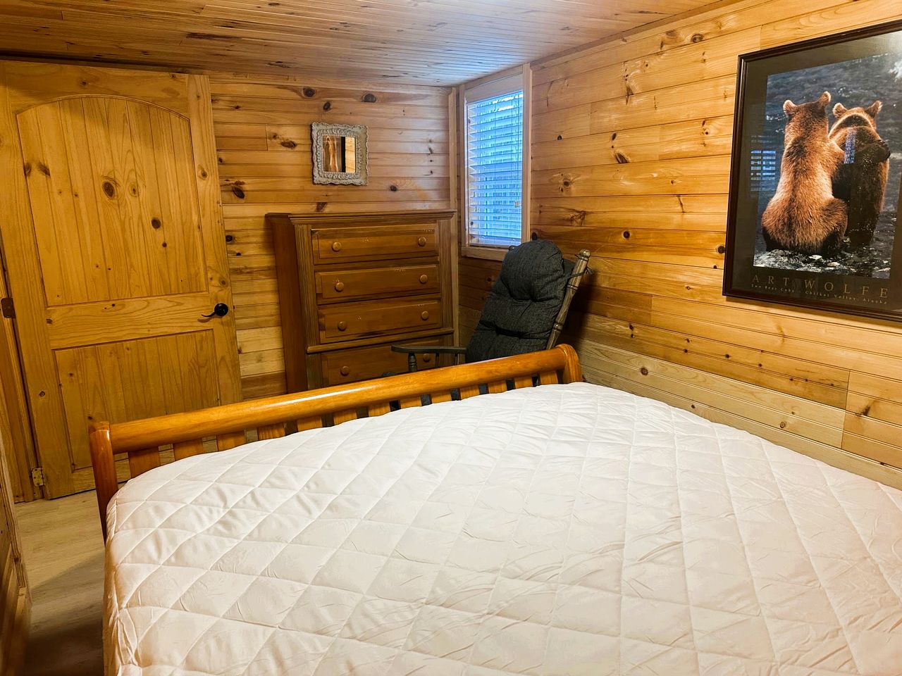 Gorgeous Modern Cabin with Lovely Pond and Mountain Views in Newland, North Carolina