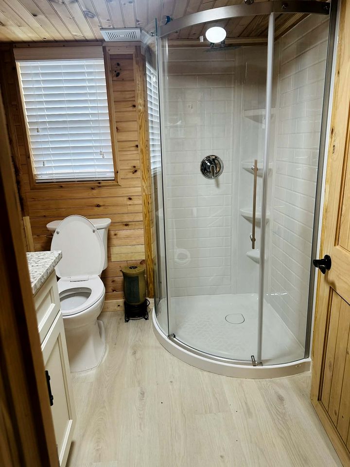 Gorgeous Modern Cabin with Lovely Pond and Mountain Views in Newland, North Carolina