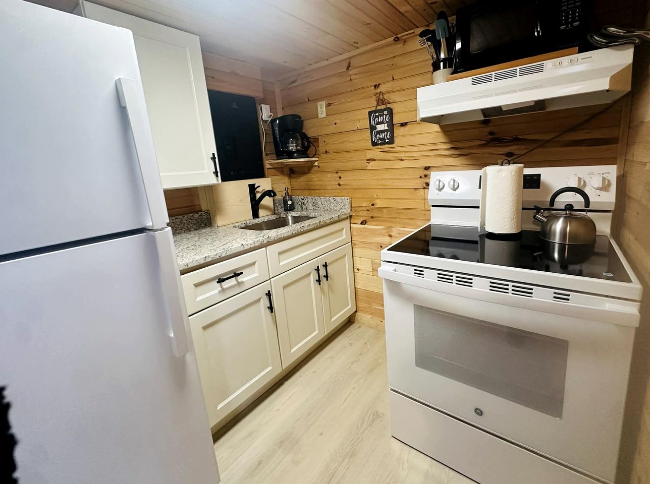 Modern Cozy Cabin with Porch and Incredible Views near the North Toe River, North Carolina