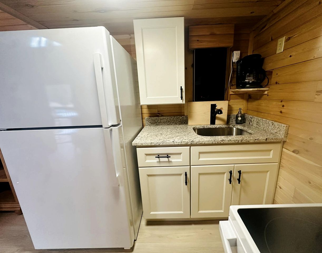 Modern Cozy Cabin with Porch and Incredible Views near the North Toe River, North Carolina