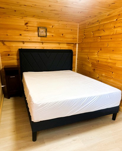 Cabins (United States of America, Newland, North Carolina)