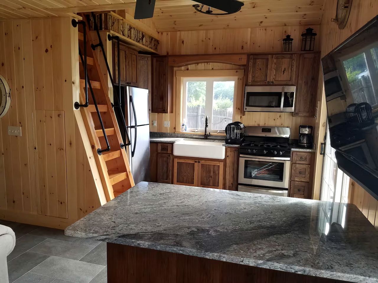 Cozy Cottage by Lake Winnipesaukee for a Peaceful Getaway in Nature near Moultonborough, New Hampshire