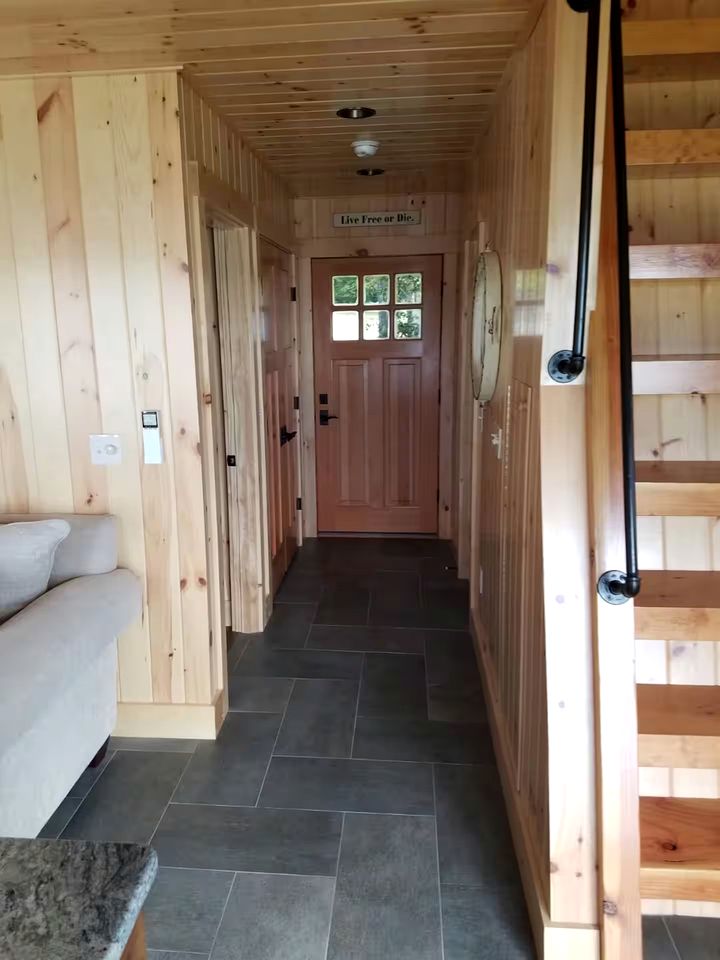 Cozy Cottage by Lake Winnipesaukee for a Peaceful Getaway in Nature near Moultonborough, New Hampshire