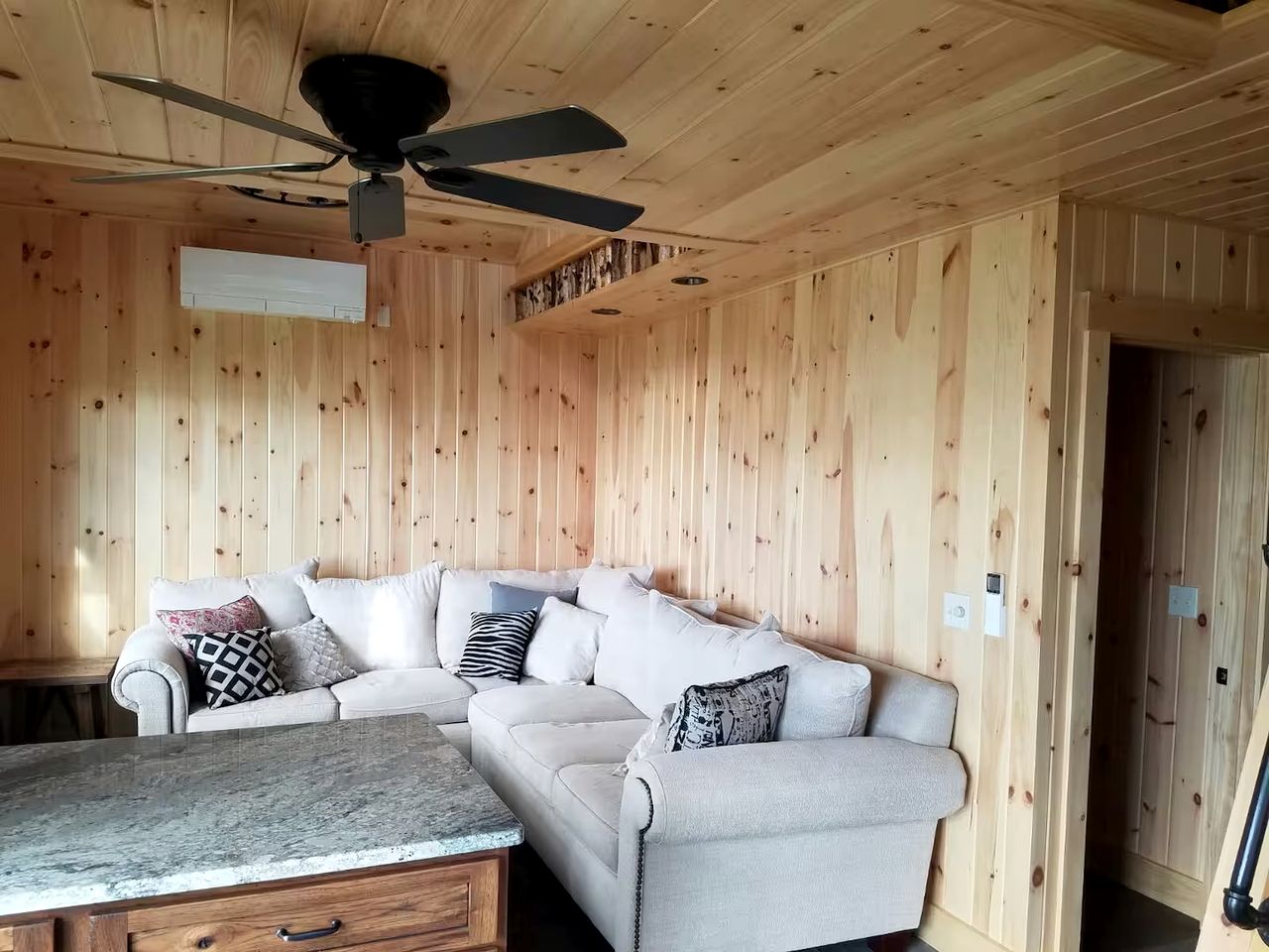 Cozy Cottage by Lake Winnipesaukee for a Peaceful Getaway in Nature near Moultonborough, New Hampshire