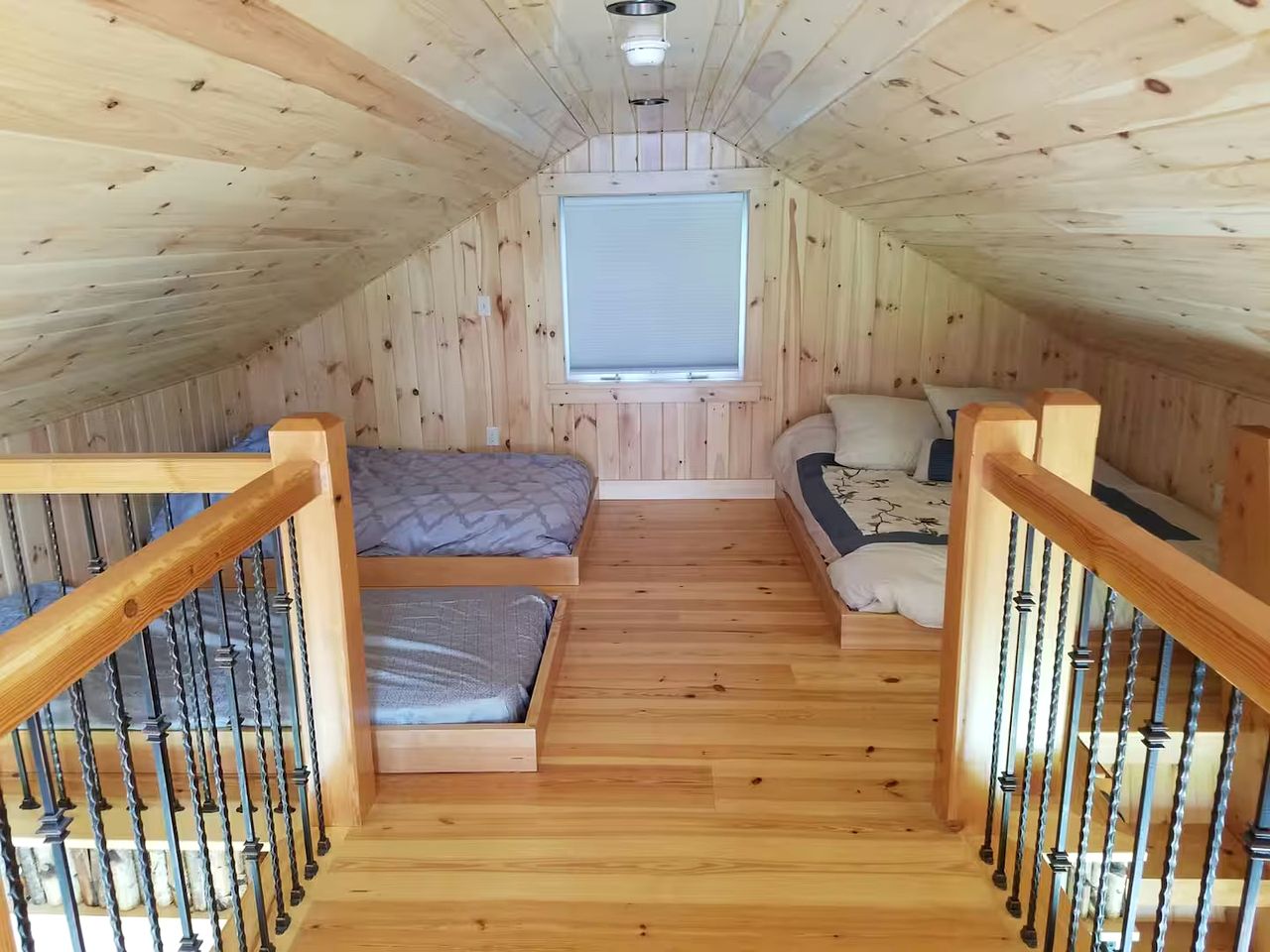 Cozy Cottage by Lake Winnipesaukee for a Peaceful Getaway in Nature near Moultonborough, New Hampshire