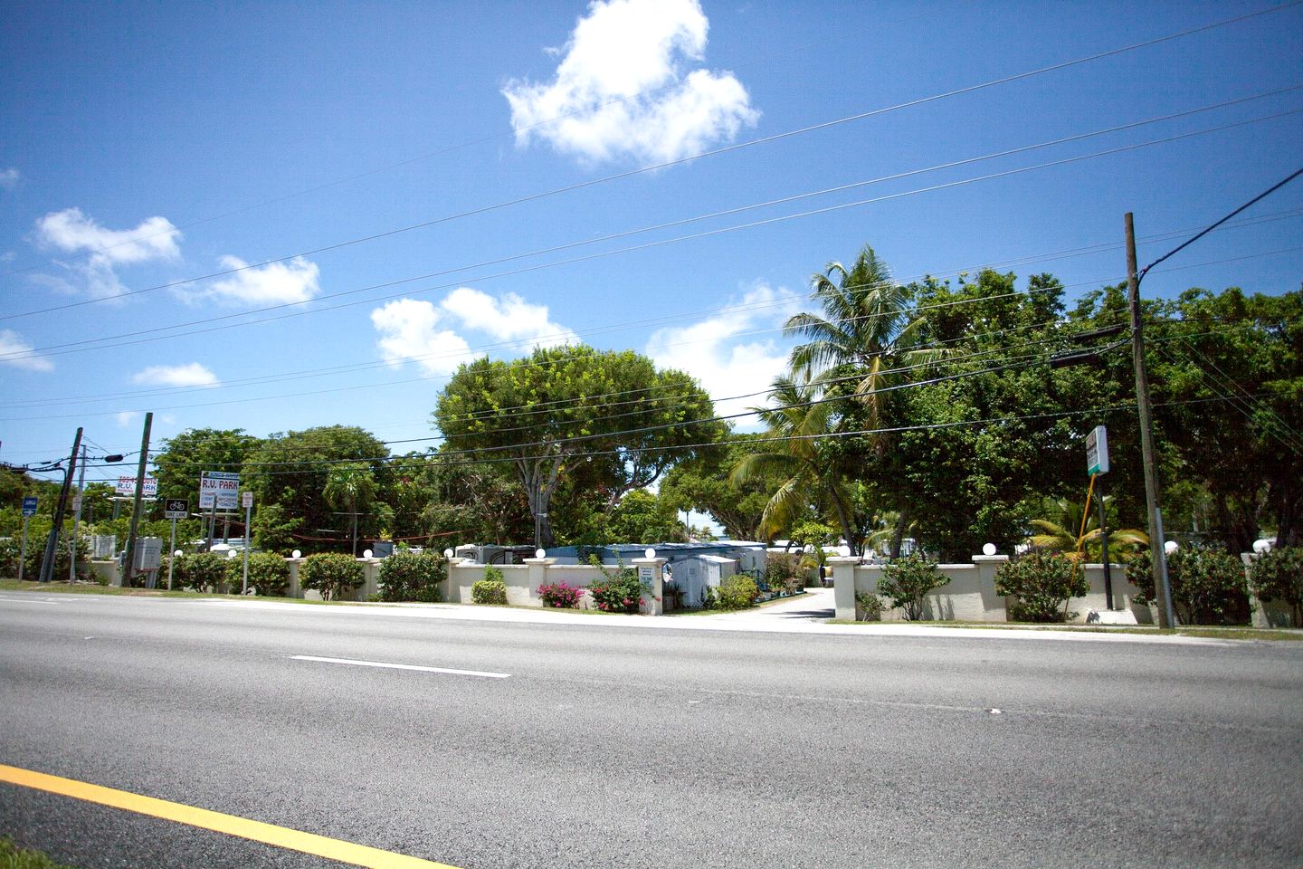 Beautiful Open Plan Beach House with Stunning Florida Bay Views for an Unforgettable Escape in Key Largo, Florida