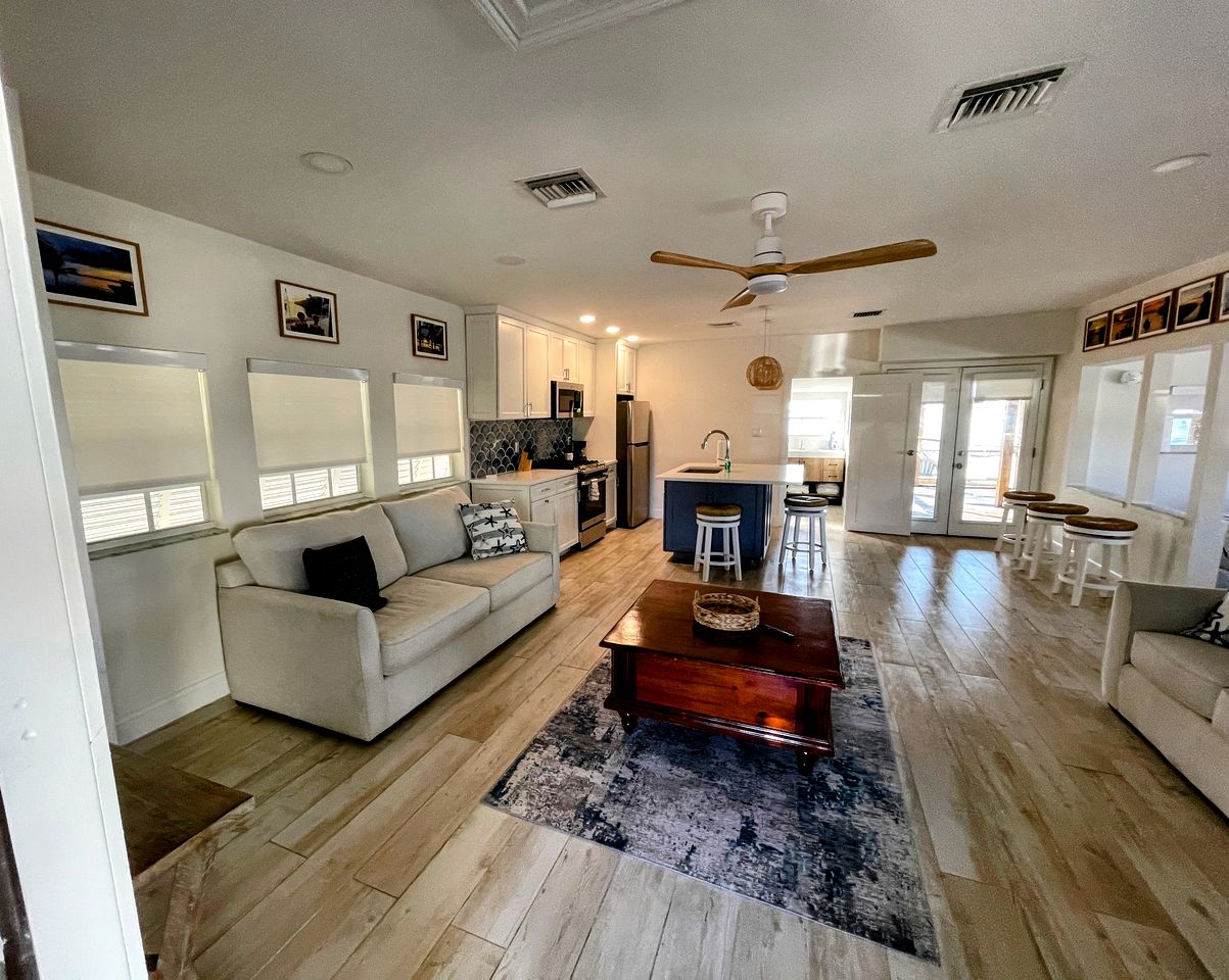 Beautiful Open Plan Beach House with Stunning Florida Bay Views for an Unforgettable Escape in Key Largo, Florida