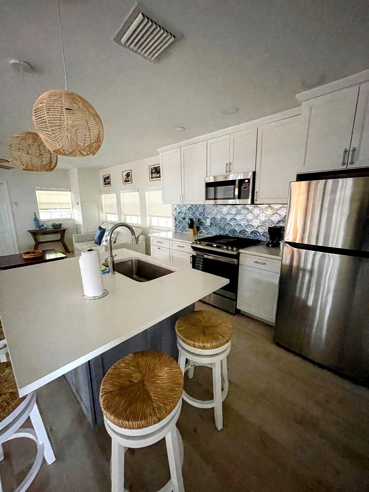 Beautiful Open Plan Beach House with Stunning Florida Bay Views for an Unforgettable Escape in Key Largo, Florida