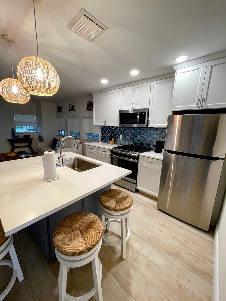 Beautiful Open Plan Beach House with Stunning Florida Bay Views for an Unforgettable Escape in Key Largo, Florida