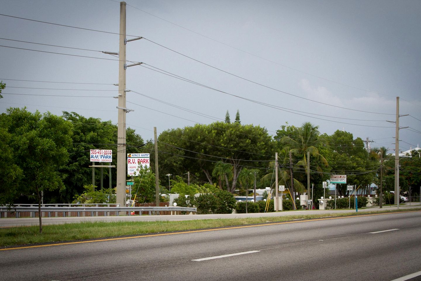 Beautiful Open Plan Beach House with Stunning Florida Bay Views for an Unforgettable Escape in Key Largo, Florida