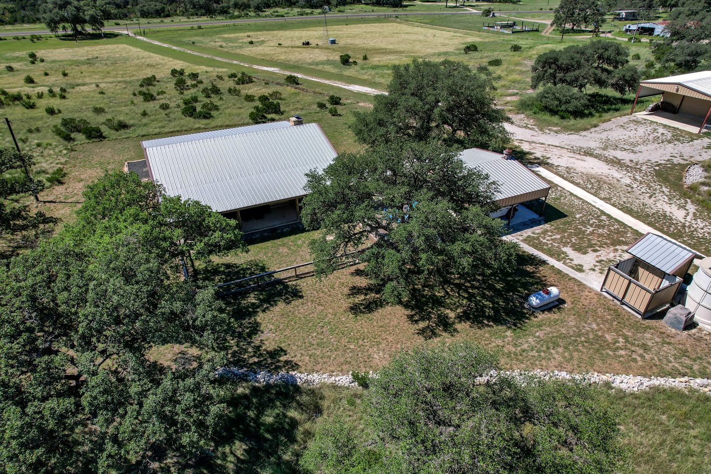 Gorgeous Cabin with Beautiful Fireplace for a Hill Country Retreat near Leaky, Texas
