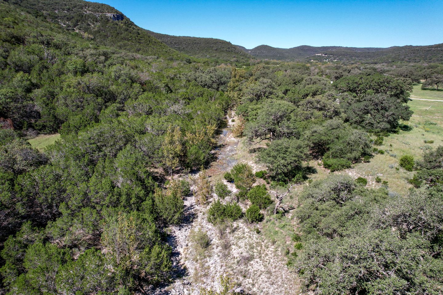 Gorgeous Cabin with Beautiful Fireplace for a Hill Country Retreat near Leaky, Texas