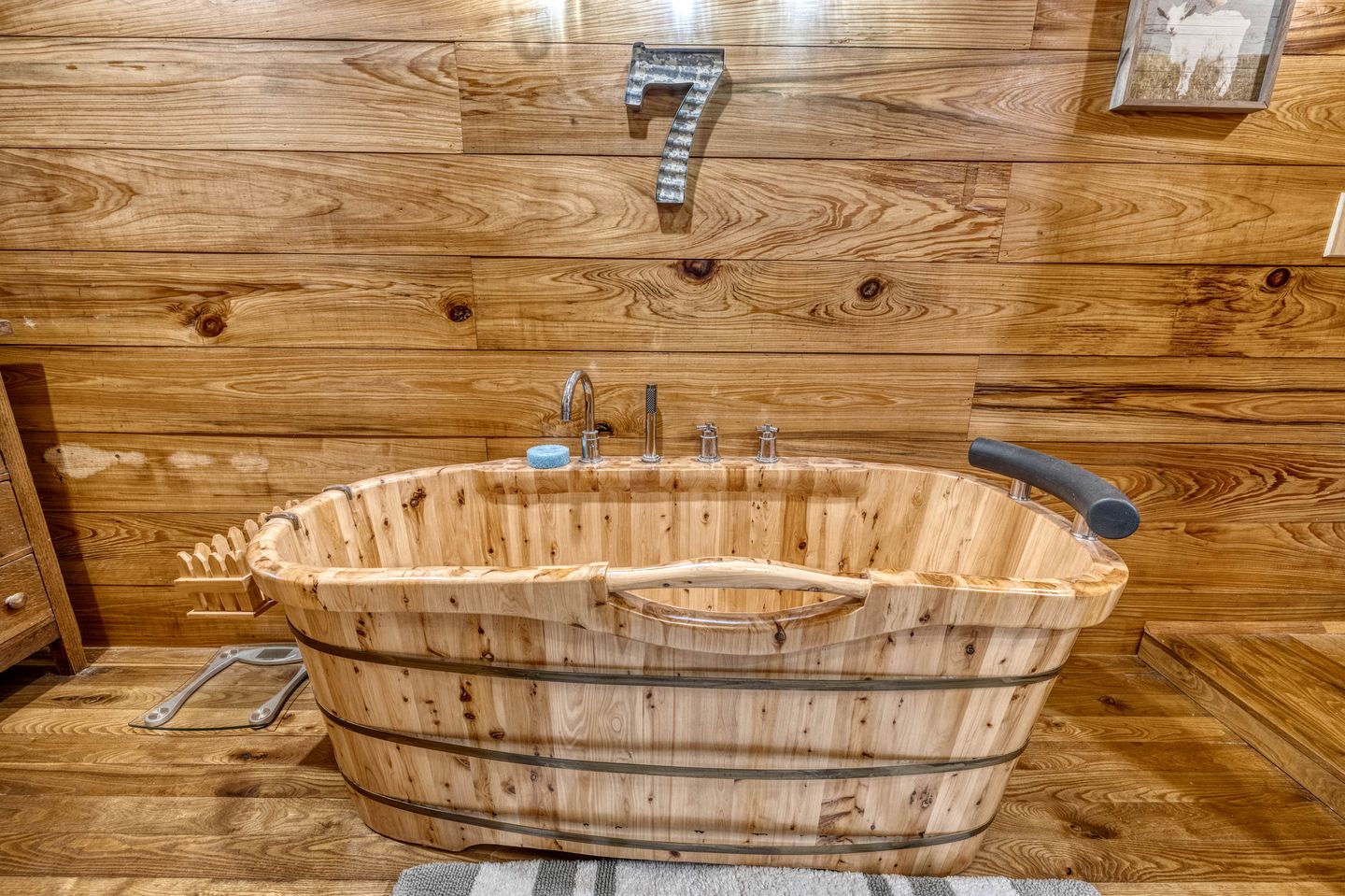 Gorgeous Cabin with Beautiful Fireplace for a Hill Country Retreat near Leaky, Texas